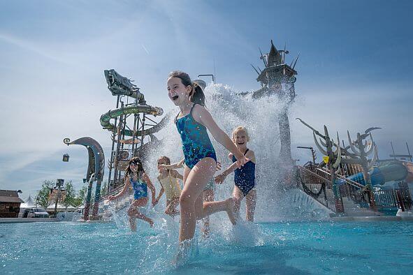 Rulantica Svalgurok - eine gigantische Schlange .... Deutschlands größter Outdoor-Wasserspielplatz mit über 100 Spielmöglichkeiten.